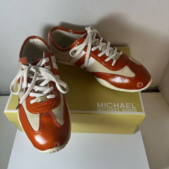 Like New With Box Micheal Kors Jet Set Sprinter - Picture 3 of 5